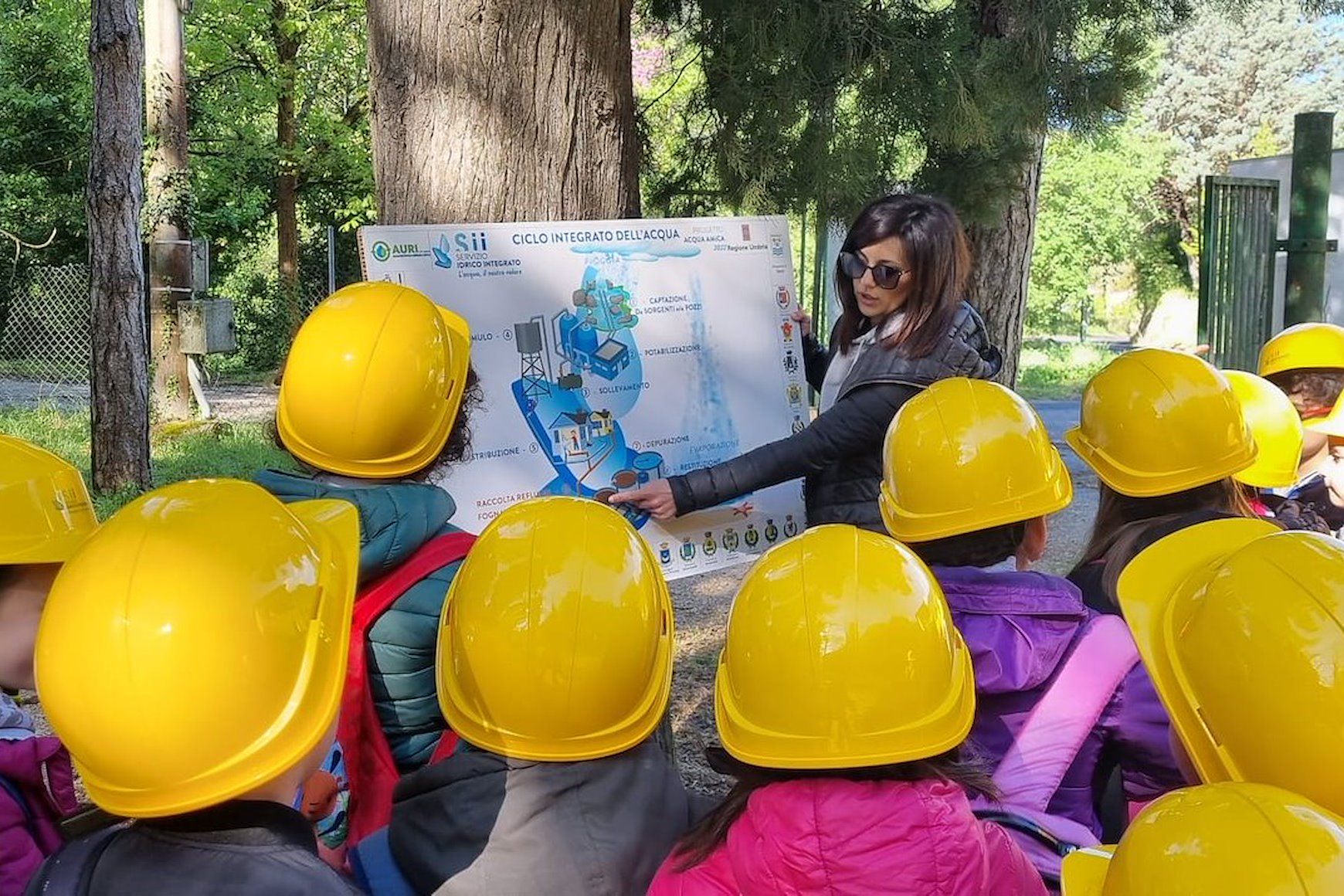 Studenti in visita alla Sorgente della Lupa