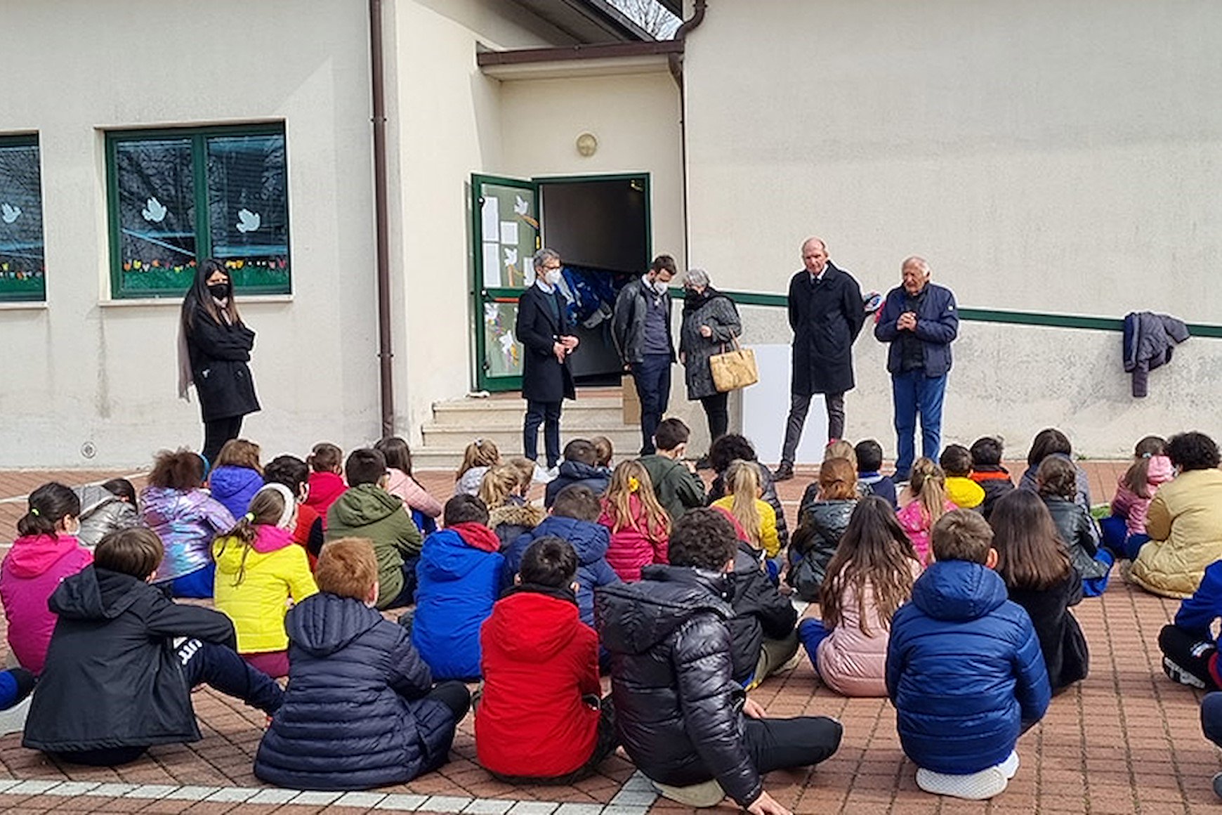 Mogol incontra studenti e partecipa al progetto Acqua Amica nelle scuole.